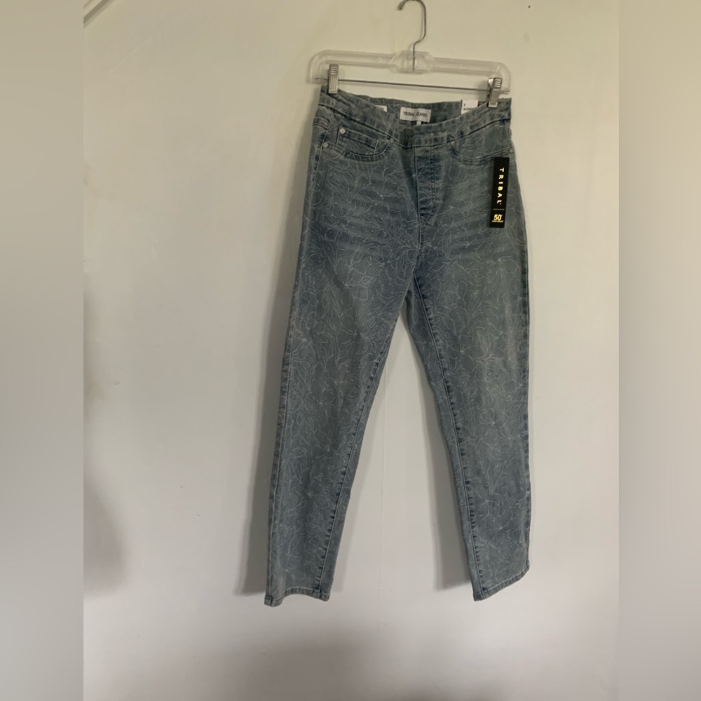 Aubrey Mid-Rise Slim ankle Tribal Denim with Floral Pattern.
